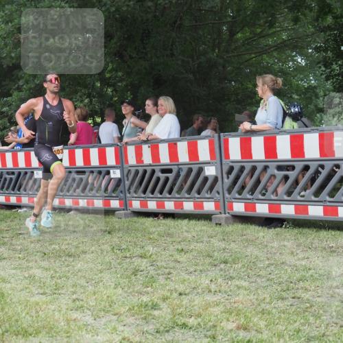 21.06.2025 - 27. Vierlanden-Triathlon KatJ http://msf.ph/oto/8011015 15.06.2025 13:05:26 Ziel 1032 meine-sportfotos.de