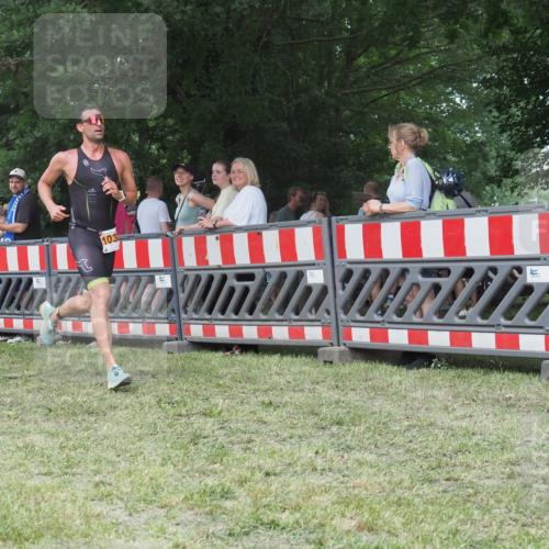 21.06.2025 - 27. Vierlanden-Triathlon KatJ http://msf.ph/oto/8011024 15.06.2025 13:05:26 Ziel 1032 meine-sportfotos.de