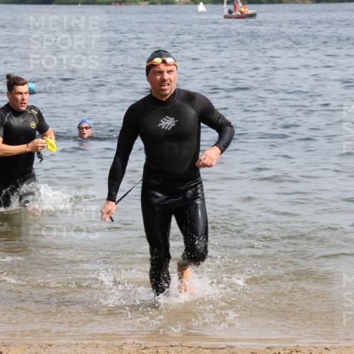 15.06.2025 - 27. Vierlanden-Triathlon Lena Gebhardt http://msf.ph/oto/8011028 15.06.2025 10:07:52 Schwimmen 371, 395, 407 meine-sportfotos.de