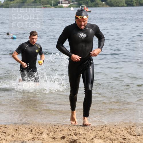 15.06.2025 - 27. Vierlanden-Triathlon Lena Gebhardt http://msf.ph/oto/8011042 15.06.2025 10:07:52 Schwimmen 371, 395, 407 meine-sportfotos.de