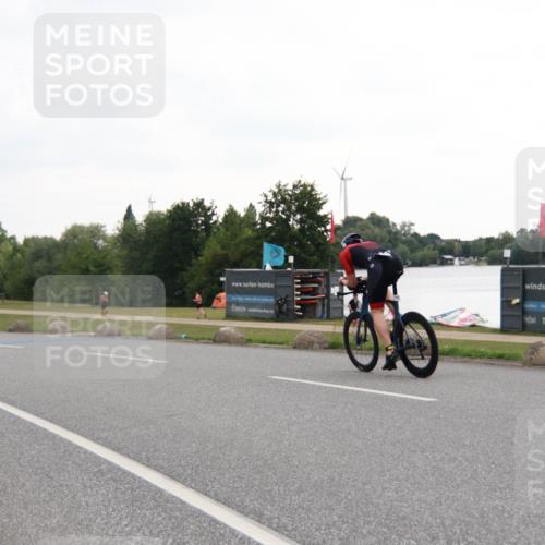 21.06.2025 - 27. Vierlanden-Triathlon H.Heesch http://msf.ph/oto/8011058 15.06.2025 13:00:54 Radfahren 1104, 1110, 1134 meine-sportfotos.de