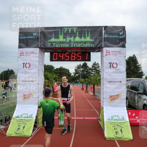 15.06.2025 - 7 Türme Triathlon Michael Strokosch http://msf.ph/oto/8011061 15.06.2025 14:58:51 Ziel 212, 221 meine-sportfotos.de