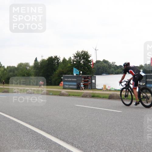 21.06.2025 - 27. Vierlanden-Triathlon H.Heesch http://msf.ph/oto/8011065 15.06.2025 13:00:56 Radfahren 1110, 1117, 1134 meine-sportfotos.de