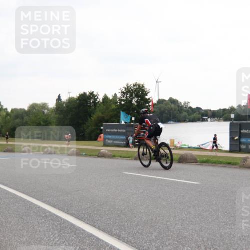 21.06.2025 - 27. Vierlanden-Triathlon H.Heesch http://msf.ph/oto/8011079 15.06.2025 13:00:56 Radfahren 1110, 1117, 1134 meine-sportfotos.de