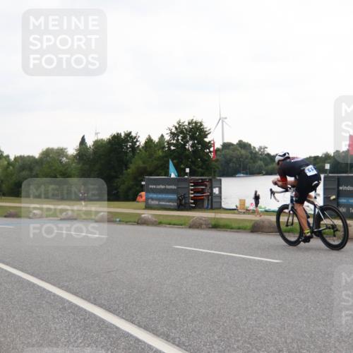 21.06.2025 - 27. Vierlanden-Triathlon H.Heesch http://msf.ph/oto/8011091 15.06.2025 13:01:16 Radfahren 1097, 1107 meine-sportfotos.de