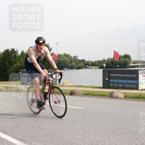 15.06.2025 - 27. Vierlanden-Triathlon H.Heesch http://msf.ph/oto/8011092 15.06.2025 11:01:55 Radfahren 32, 221, 239, 614 meine-sportfotos.de