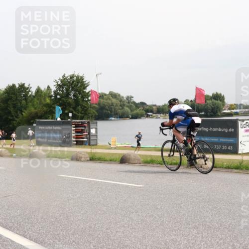 15.06.2025 - 27. Vierlanden-Triathlon H.Heesch http://msf.ph/oto/8011105 15.06.2025 11:01:58 Radfahren 32, 221, 567 meine-sportfotos.de