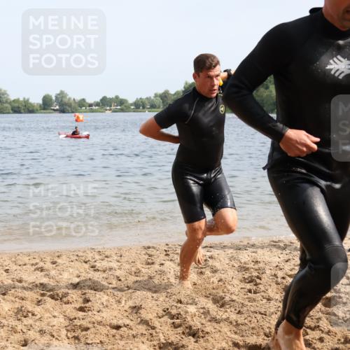 15.06.2025 - 27. Vierlanden-Triathlon Lena Gebhardt http://msf.ph/oto/8011117 15.06.2025 10:07:56 Schwimmen 371, 373, 395, 403, 407 meine-sportfotos.de