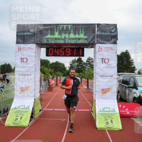 15.06.2025 - 7 Türme Triathlon Michael Strokosch http://msf.ph/oto/8011129 15.06.2025 14:59:11 Ziel  meine-sportfotos.de