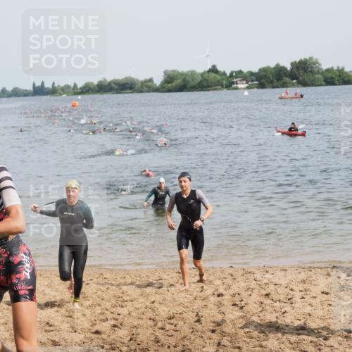 21.06.2025 - 27. Vierlanden-Triathlon MichiJ http://msf.ph/oto/8011143 15.06.2026 10:13:50 Schwimmen 490, 513, 540, 622 meine-sportfotos.de