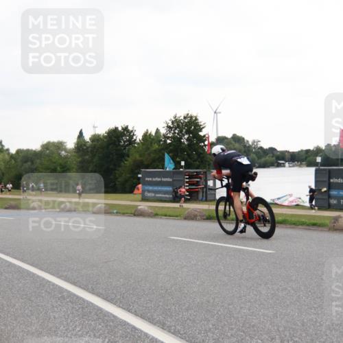 21.06.2025 - 27. Vierlanden-Triathlon H.Heesch http://msf.ph/oto/8011171 15.06.2025 13:01:30 Radfahren 1099, 1101, 1105 meine-sportfotos.de