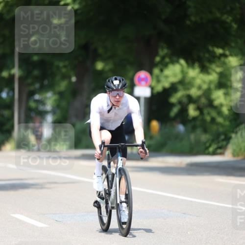 15.06.2025 - 7 Türme Triathlon Yannick Fuchs http://msf.ph/oto/8011179 15.06.2025 12:45:28 Radfahren 245, 363, 395, 439, 442, 551, 588 meine-sportfotos.de