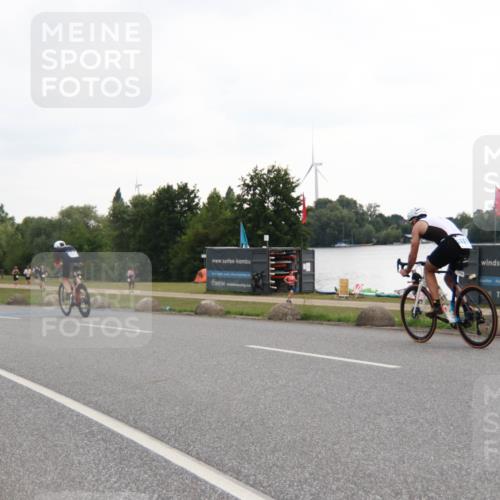 21.06.2025 - 27. Vierlanden-Triathlon H.Heesch http://msf.ph/oto/8011182 15.06.2025 13:01:31 Radfahren 1099, 1100, 1101, 1105 meine-sportfotos.de
