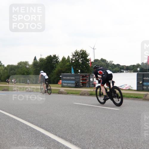 21.06.2025 - 27. Vierlanden-Triathlon H.Heesch http://msf.ph/oto/8011191 15.06.2025 13:01:32 Radfahren 1099, 1100, 1101, 1116, 1160 meine-sportfotos.de