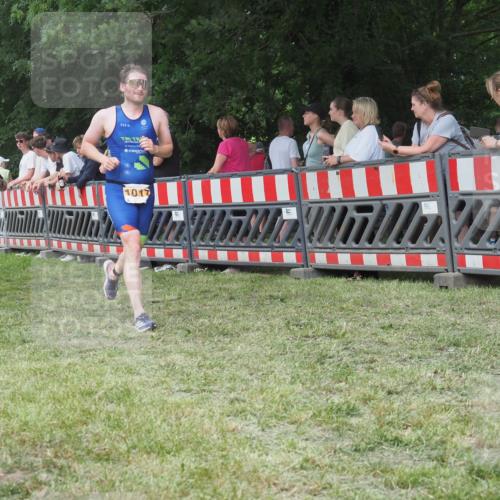 21.06.2025 - 27. Vierlanden-Triathlon KatJ http://msf.ph/oto/8011192 15.06.2025 13:05:55 Ziel 692, 837, 1017 meine-sportfotos.de