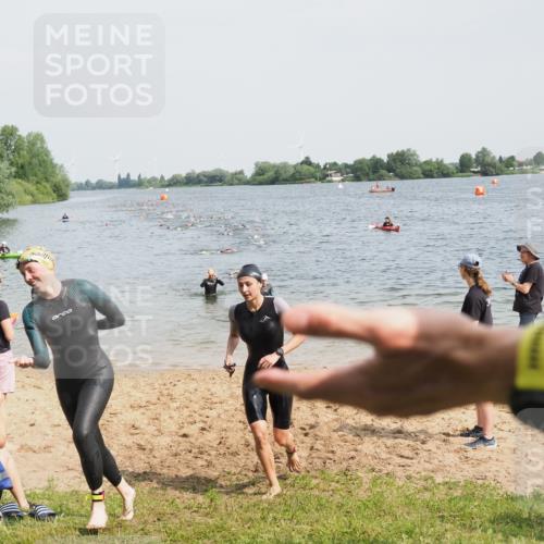 21.06.2025 - 27. Vierlanden-Triathlon MichiJ http://msf.ph/oto/8011206 15.06.2026 10:13:52 Schwimmen 472, 490, 513, 540 meine-sportfotos.de