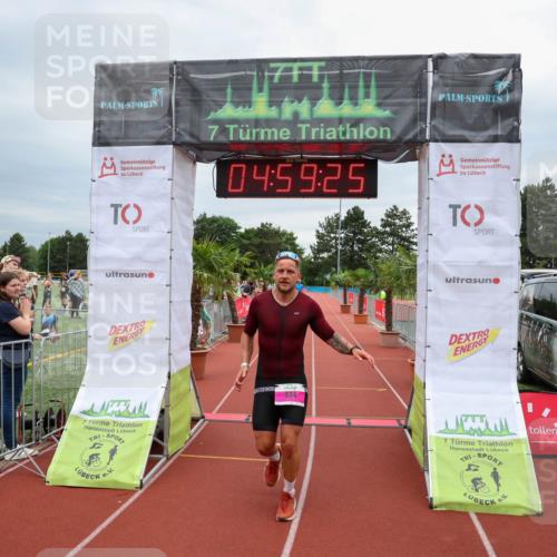 15.06.2025 - 7 Türme Triathlon Michael Strokosch http://msf.ph/oto/8011223 15.06.2025 14:59:25 Ziel 334 meine-sportfotos.de