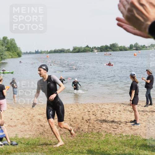 21.06.2025 - 27. Vierlanden-Triathlon MichiJ http://msf.ph/oto/8011228 15.06.2026 10:13:53 Schwimmen 472, 490, 513, 540 meine-sportfotos.de