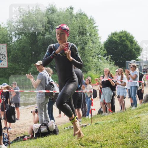 15.06.2025 - 27. Vierlanden-Triathlon KatJ http://msf.ph/oto/8011233 15.06.2025 10:12:53 Schwimmen 625 meine-sportfotos.de