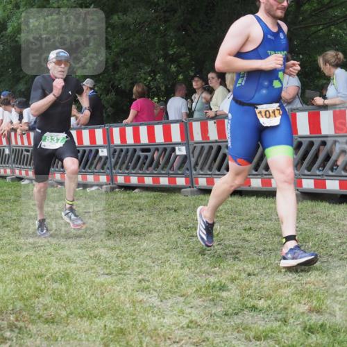 21.06.2025 - 27. Vierlanden-Triathlon KatJ http://msf.ph/oto/8011256 15.06.2025 13:05:56 Ziel 692, 837, 1017 meine-sportfotos.de