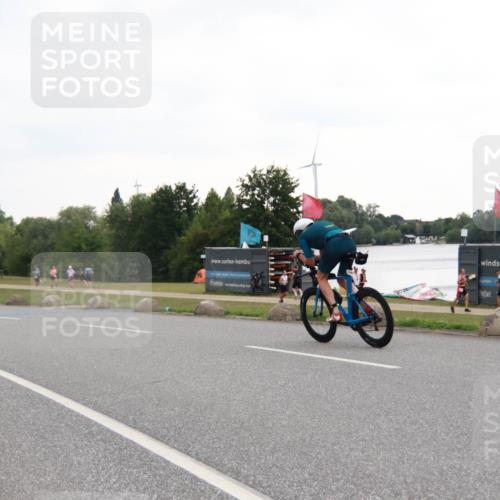 21.06.2025 - 27. Vierlanden-Triathlon H.Heesch http://msf.ph/oto/8011263 15.06.2025 13:02:02 Radfahren 1140, 1159 meine-sportfotos.de