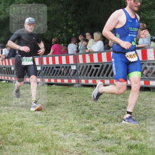 21.06.2025 - 27. Vierlanden-Triathlon KatJ http://msf.ph/oto/8011267 15.06.2025 13:05:56 Ziel 692, 837, 1017 meine-sportfotos.de