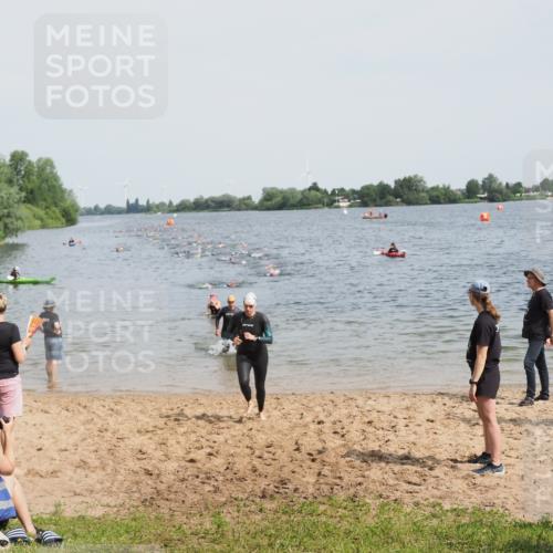 21.06.2025 - 27. Vierlanden-Triathlon MichiJ http://msf.ph/oto/8011271 15.06.2026 10:13:57 Schwimmen 472, 475, 490, 540 meine-sportfotos.de