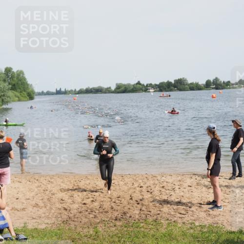 21.06.2025 - 27. Vierlanden-Triathlon MichiJ http://msf.ph/oto/8011278 15.06.2026 10:13:58 Schwimmen 472, 475, 490, 540 meine-sportfotos.de