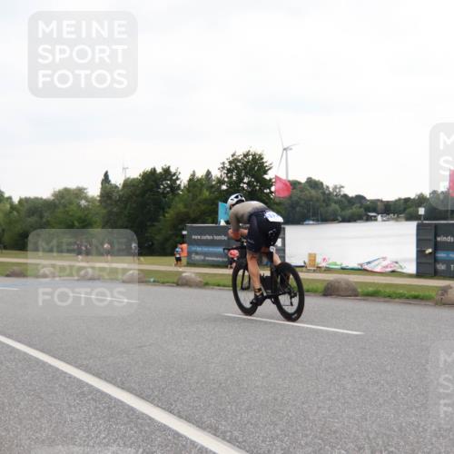 21.06.2025 - 27. Vierlanden-Triathlon H.Heesch http://msf.ph/oto/8011290 15.06.2025 13:02:09 Radfahren 1140, 1163 meine-sportfotos.de