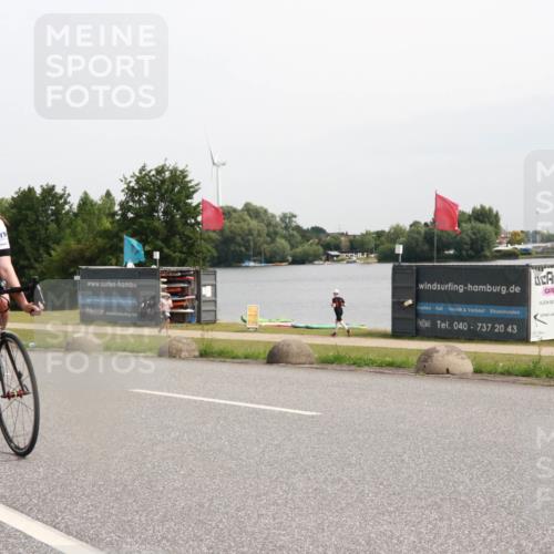 15.06.2025 - 27. Vierlanden-Triathlon H.Heesch http://msf.ph/oto/8011292 15.06.2025 11:02:44 Radfahren 522, 529, 735, 771 meine-sportfotos.de