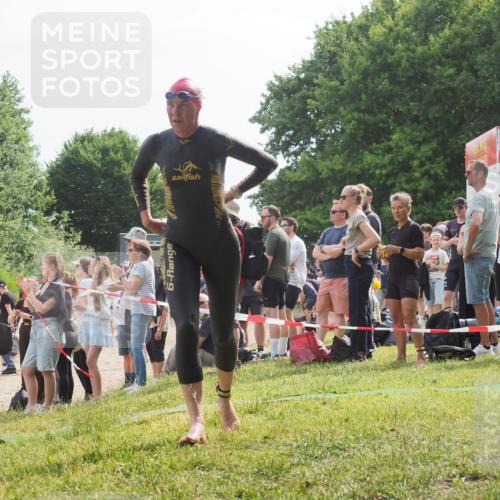 15.06.2025 - 27. Vierlanden-Triathlon KatJ http://msf.ph/oto/8011293 15.06.2025 10:13:02 Schwimmen 512 meine-sportfotos.de