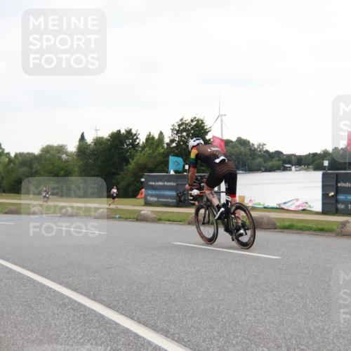 21.06.2025 - 27. Vierlanden-Triathlon H.Heesch http://msf.ph/oto/8011295 15.06.2025 13:02:20 Radfahren 1106 meine-sportfotos.de