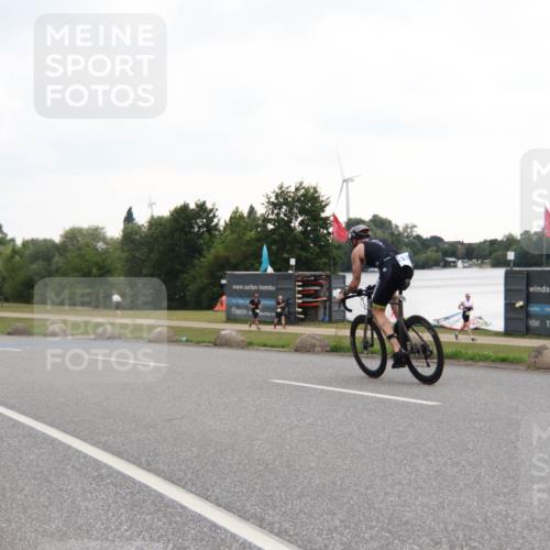 21.06.2025 - 27. Vierlanden-Triathlon H.Heesch http://msf.ph/oto/8011303 15.06.2025 13:02:26 Radfahren 1106, 1152 meine-sportfotos.de