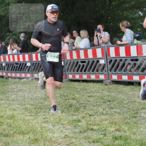 21.06.2025 - 27. Vierlanden-Triathlon KatJ http://msf.ph/oto/8011304 15.06.2025 13:05:57 Ziel 692, 837, 1017 meine-sportfotos.de