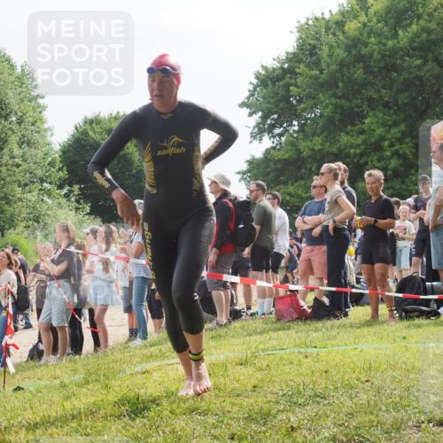15.06.2025 - 27. Vierlanden-Triathlon KatJ http://msf.ph/oto/8011307 15.06.2025 10:13:02 Schwimmen 512 meine-sportfotos.de