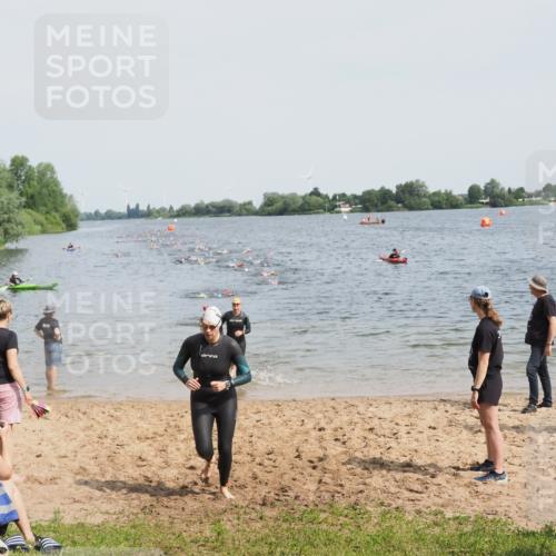 21.06.2025 - 27. Vierlanden-Triathlon MichiJ http://msf.ph/oto/8011321 15.06.2026 10:13:59 Schwimmen 472, 475, 490, 540 meine-sportfotos.de