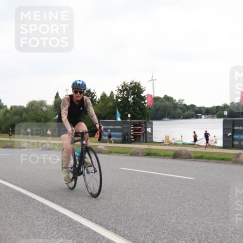 21.06.2025 - 27. Vierlanden-Triathlon H.Heesch http://msf.ph/oto/8011323 15.06.2025 13:02:40 Radfahren 918, 1073, 1074, 1075, 1076 meine-sportfotos.de