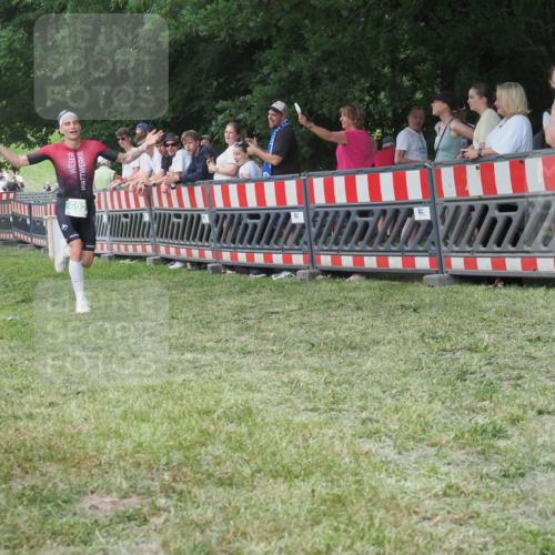 21.06.2025 - 27. Vierlanden-Triathlon KatJ http://msf.ph/oto/8011331 15.06.2025 13:05:59 Ziel 692 meine-sportfotos.de