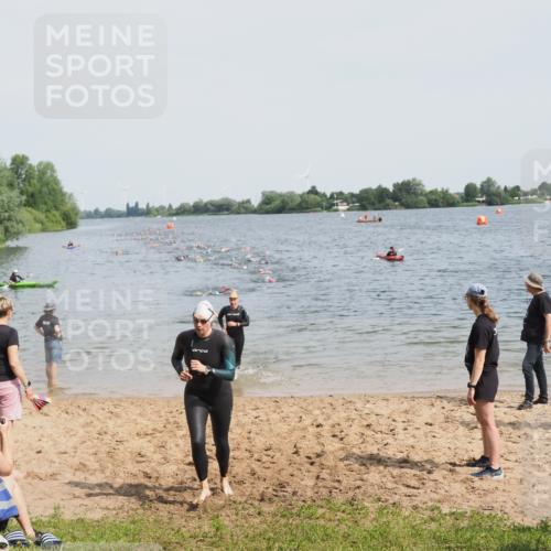 21.06.2025 - 27. Vierlanden-Triathlon MichiJ http://msf.ph/oto/8011334 15.06.2026 10:13:59 Schwimmen 472, 475, 490, 540 meine-sportfotos.de