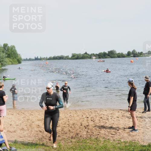 21.06.2025 - 27. Vierlanden-Triathlon MichiJ http://msf.ph/oto/8011342 15.06.2026 10:14:00 Schwimmen 472, 475, 490 meine-sportfotos.de