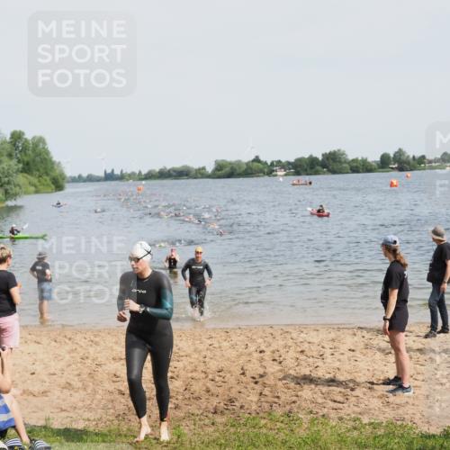21.06.2025 - 27. Vierlanden-Triathlon MichiJ http://msf.ph/oto/8011359 15.06.2026 10:14:00 Schwimmen 472, 475, 490 meine-sportfotos.de