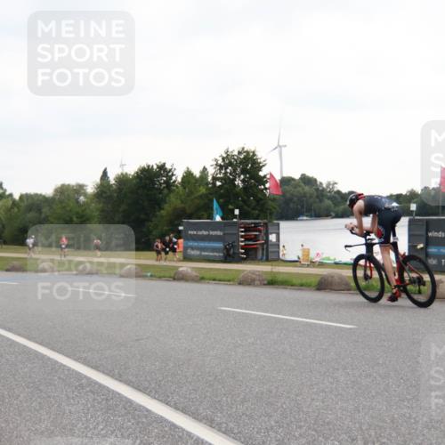 21.06.2025 - 27. Vierlanden-Triathlon H.Heesch http://msf.ph/oto/8011369 15.06.2025 13:02:50 Radfahren 1109 meine-sportfotos.de