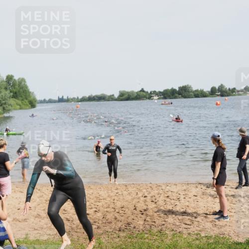 21.06.2025 - 27. Vierlanden-Triathlon MichiJ http://msf.ph/oto/8011377 15.06.2026 10:14:00 Schwimmen 472, 475, 490 meine-sportfotos.de