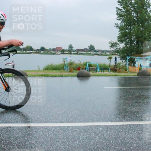 21.06.2025 - 27. Vierlanden-Triathlon H.Heesch http://msf.ph/oto/8011398 15.06.2025 13:59:04 Radfahren 1290 meine-sportfotos.de
