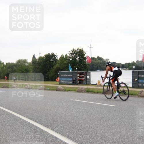 21.06.2025 - 27. Vierlanden-Triathlon H.Heesch http://msf.ph/oto/8011399 15.06.2025 13:04:13 Radfahren 1144 meine-sportfotos.de
