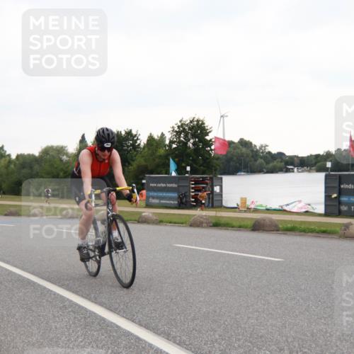 21.06.2025 - 27. Vierlanden-Triathlon H.Heesch http://msf.ph/oto/8011407 15.06.2025 13:04:32 Radfahren 894 meine-sportfotos.de