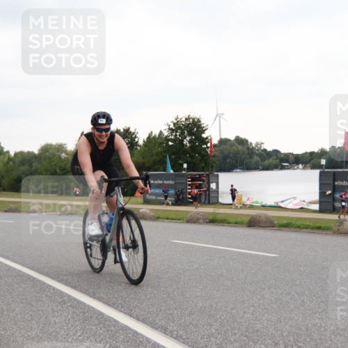21.06.2025 - 27. Vierlanden-Triathlon H.Heesch http://msf.ph/oto/8011415 15.06.2025 13:05:38 Radfahren 981 meine-sportfotos.de