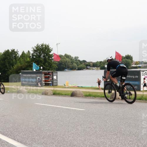 15.06.2025 - 27. Vierlanden-Triathlon H.Heesch http://msf.ph/oto/8011430 15.06.2025 11:03:10 Radfahren 176, 604, 761, 764 meine-sportfotos.de