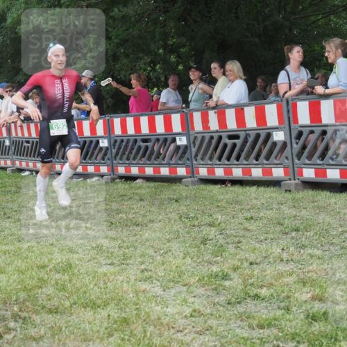 21.06.2025 - 27. Vierlanden-Triathlon KatJ http://msf.ph/oto/8011441 15.06.2025 13:06:00 Ziel 692 meine-sportfotos.de
