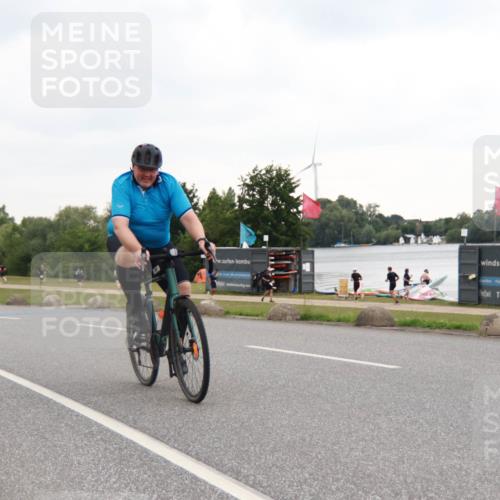21.06.2025 - 27. Vierlanden-Triathlon H.Heesch http://msf.ph/oto/8011456 15.06.2025 13:07:49 Radfahren 812 meine-sportfotos.de